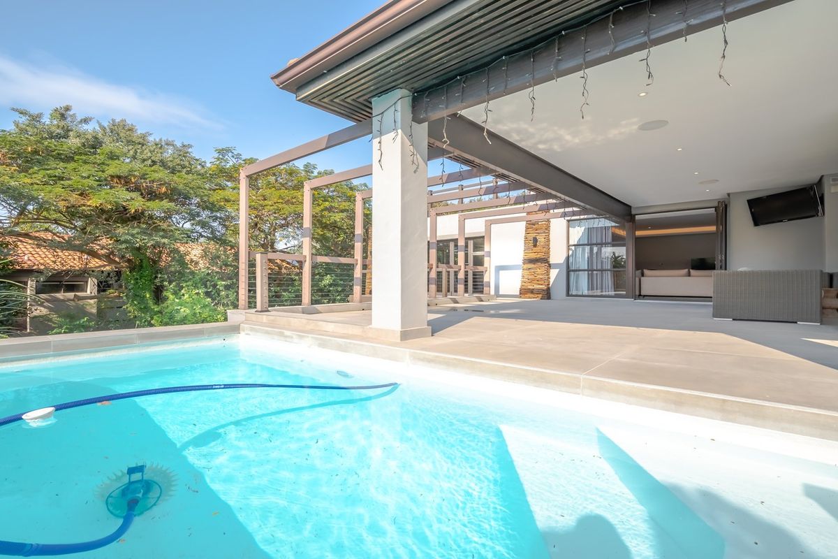 Luxurious Retreat in Zimbali Estate - Photo 3