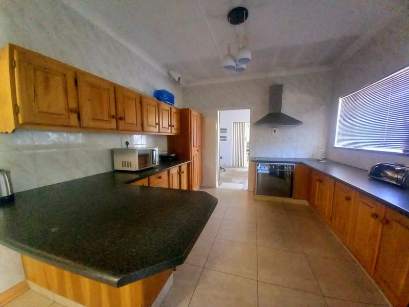 This unique, brand new, 3 bedroom house is located in Arcon Park! - Photo 7