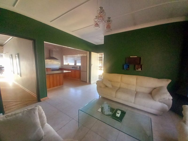 This unique, brand new, 3 bedroom house is located in Arcon Park! - Photo 2