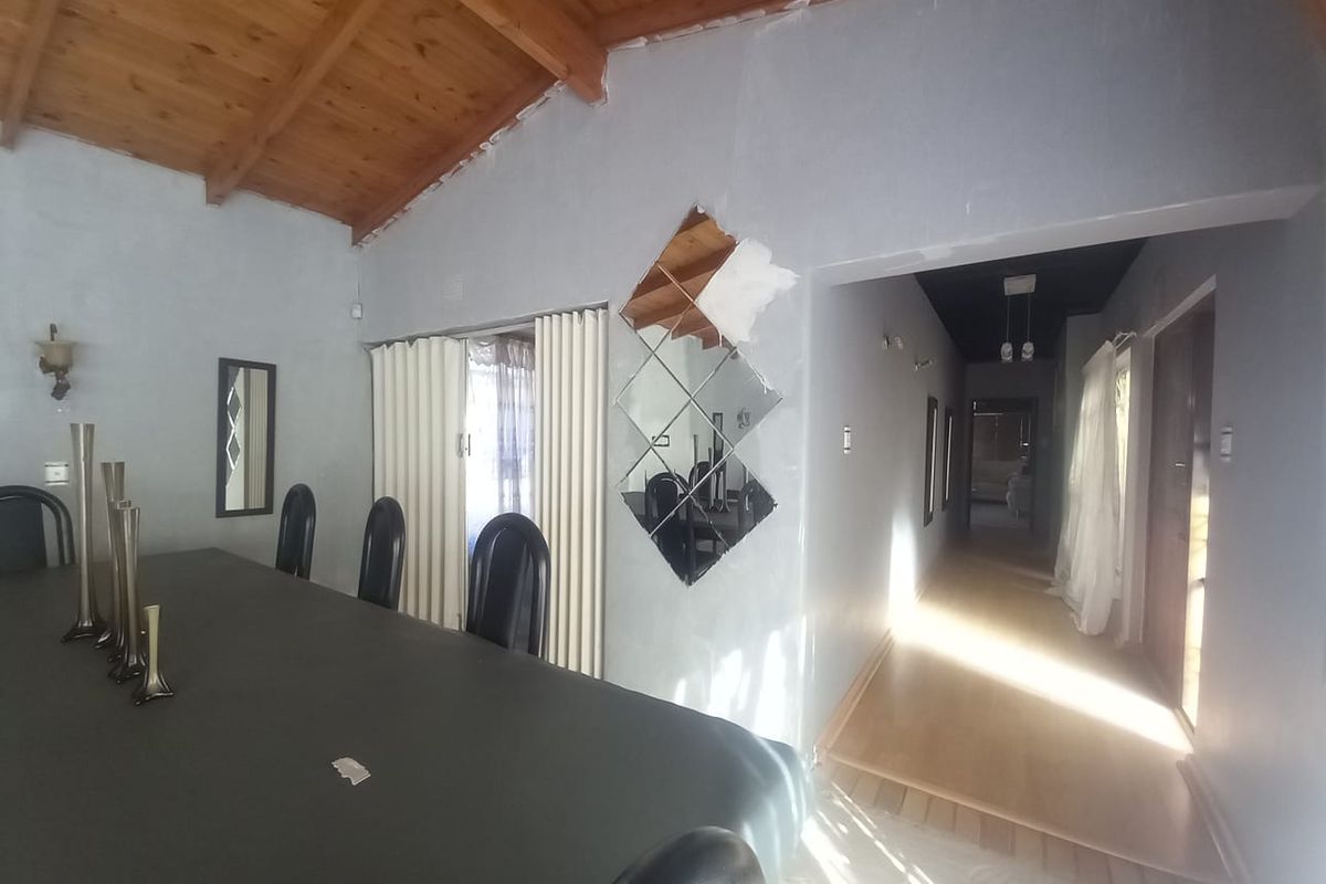 This unique, brand new, 3 bedroom house is located in Arcon Park! - Photo 4