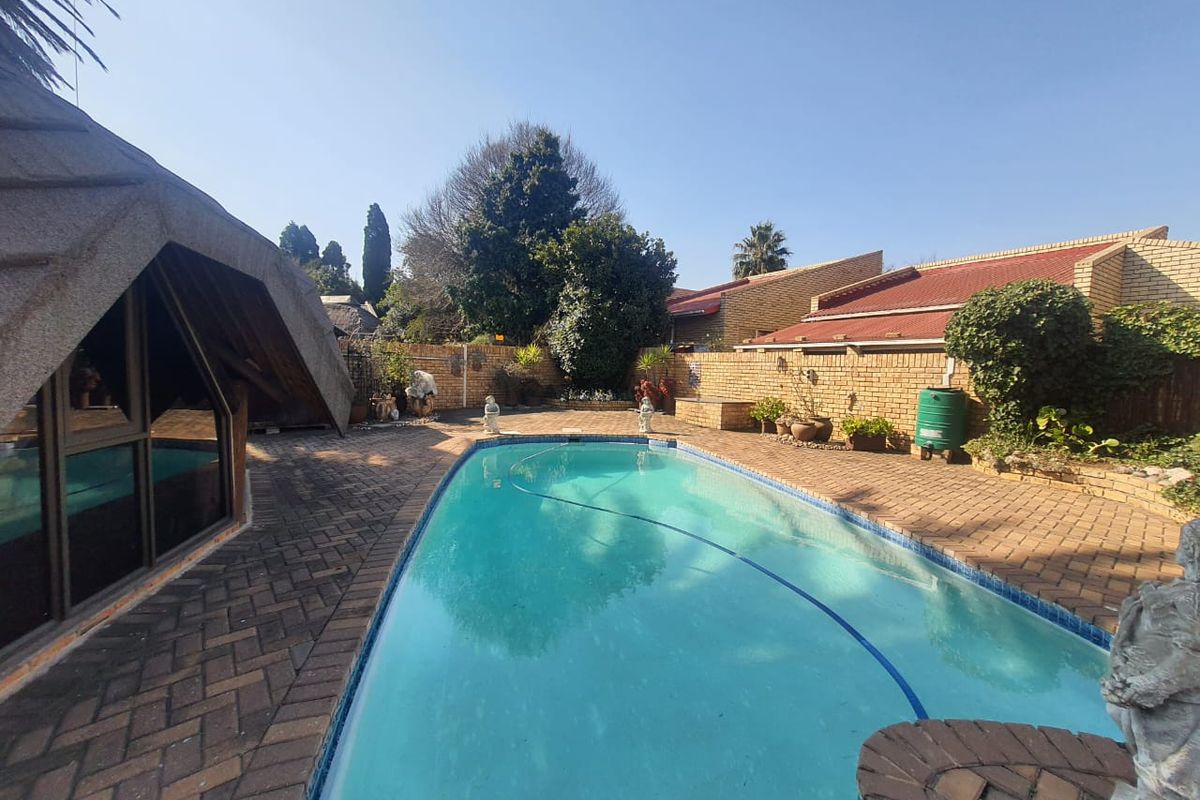 Lovely One Of A Kind Property New To The Market - Photo 2