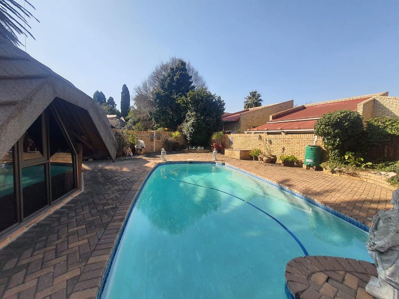 Lovely One Of A Kind Property New To The Market - Photo 2