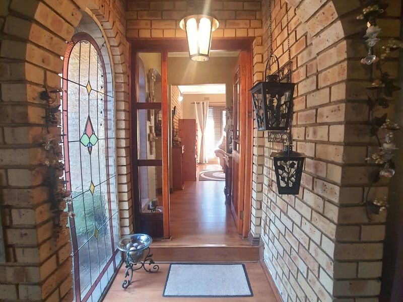 Lovely One Of A Kind Property New To The Market - Photo 5