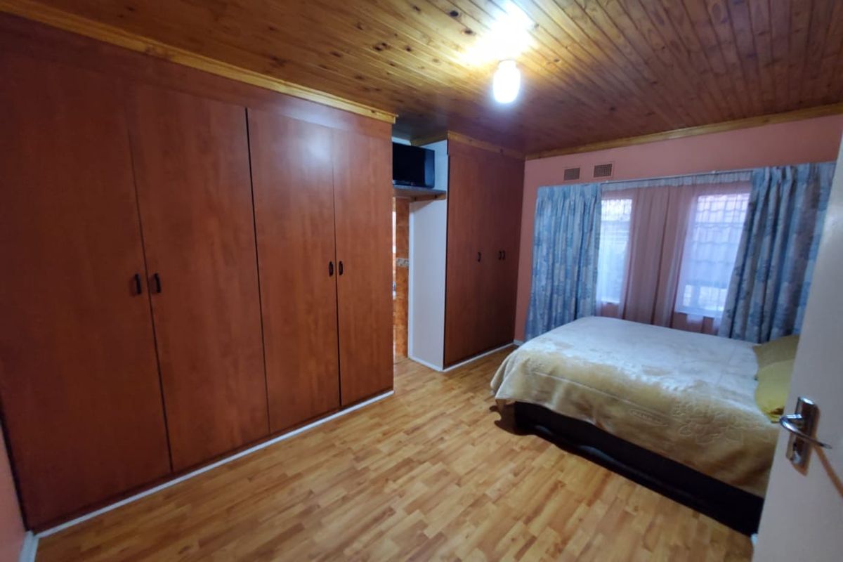 Family home for sale in Vanderbijlpark SW area. - Photo 4