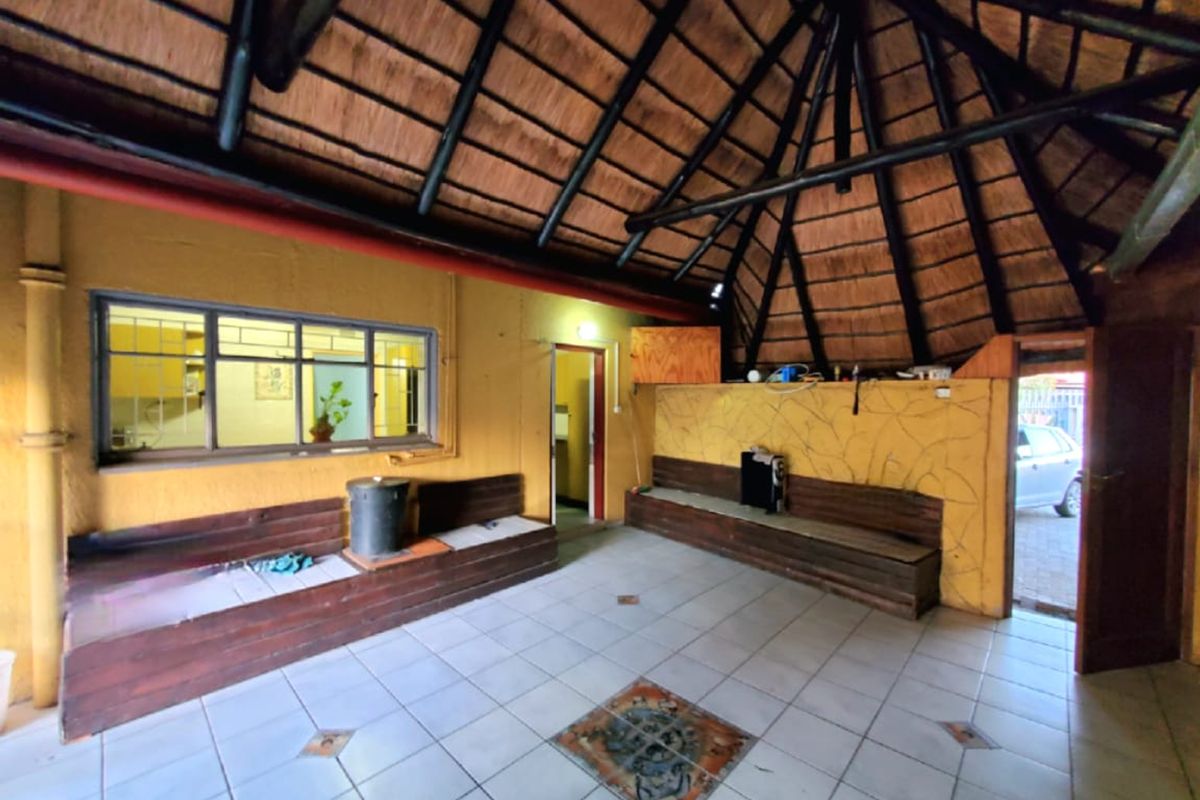 Family home for sale in Vanderbijlpark SW area. - Photo 2