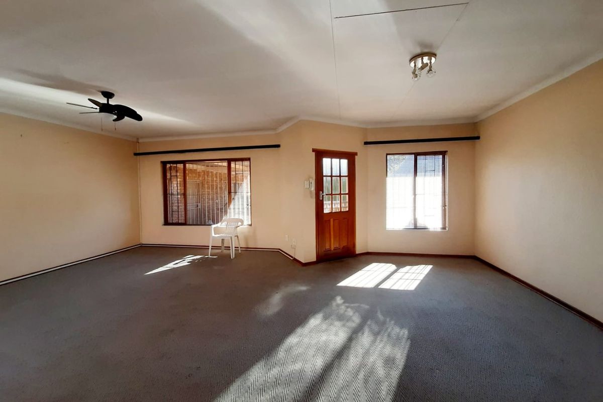 Facebrick Townhouse for sale in Vanderbijlpark SE3 - Photo 2