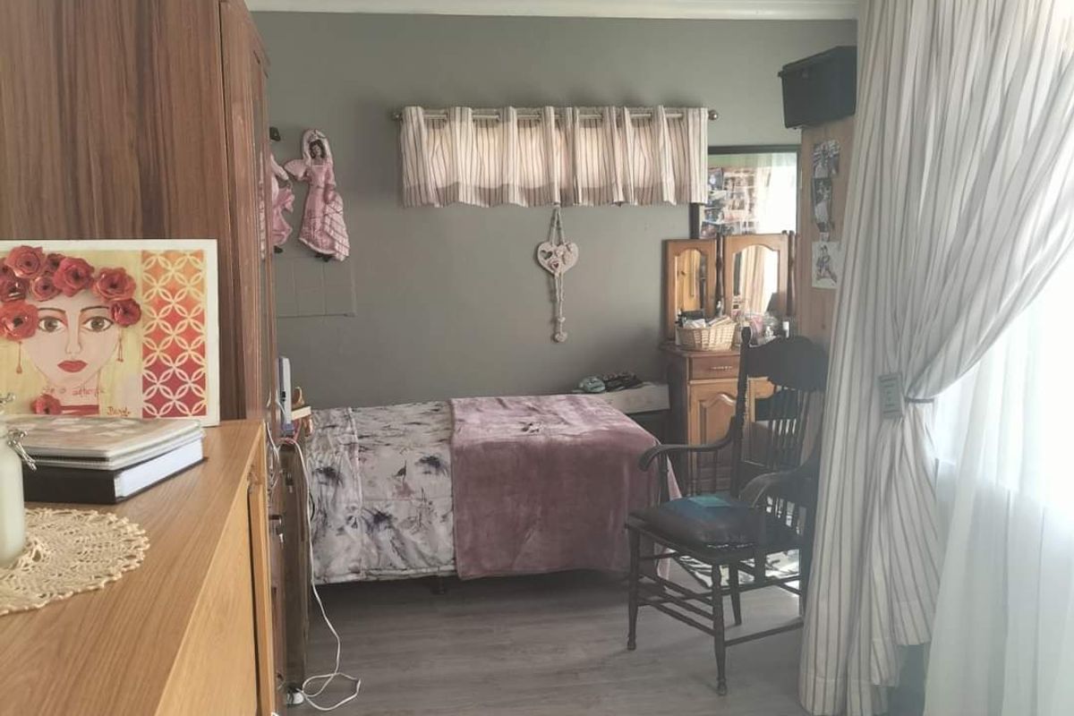 Prime property in a quiet neighborhood for sale in Frankfort. - Photo 4