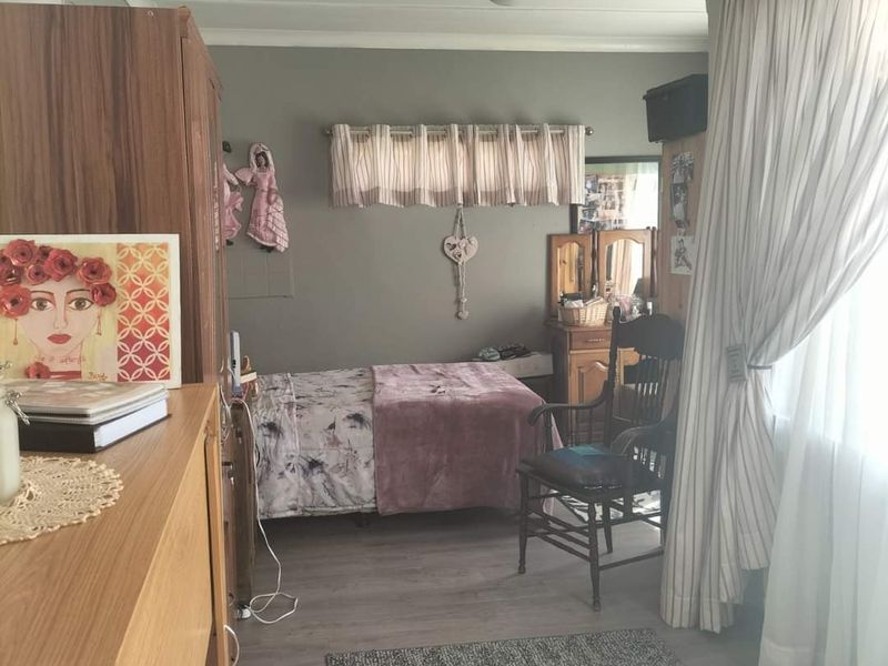 Prime property in a quiet neighborhood for sale in Frankfort. - Photo 4