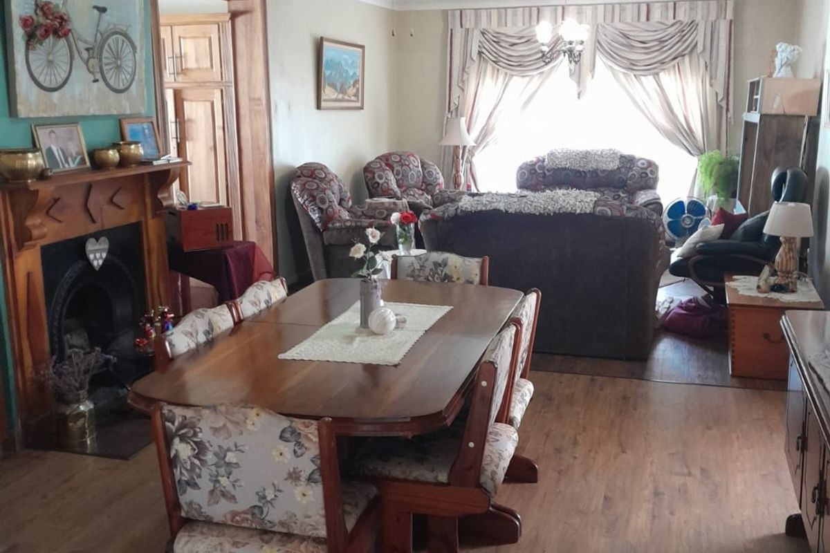 Prime property in a quiet neighborhood for sale in Frankfort. - Photo 5