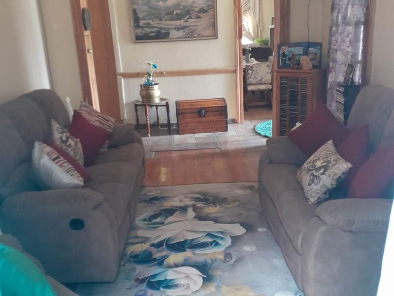 Prime property in a quiet neighborhood for sale in Frankfort. - Photo 8