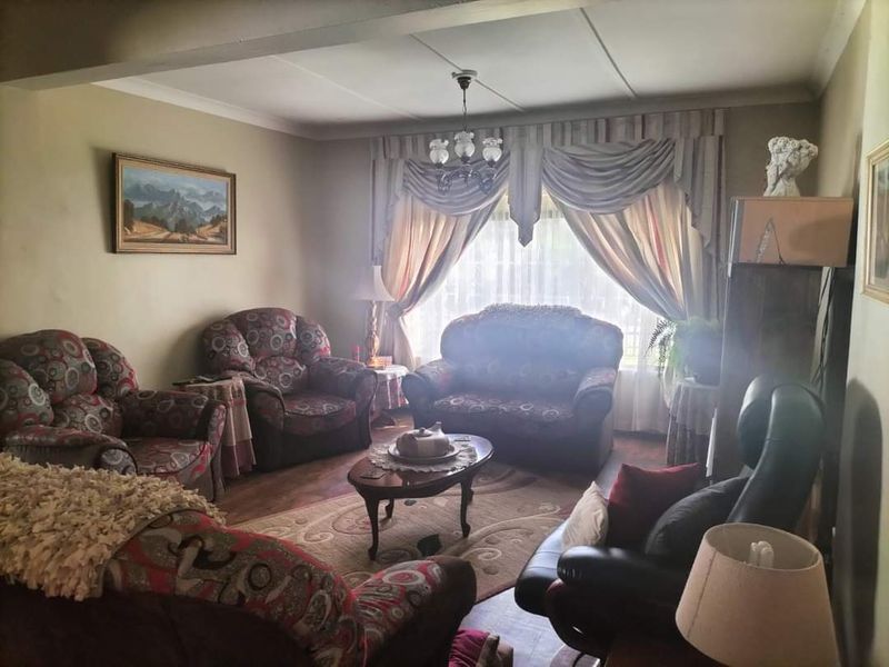 Prime property in a quiet neighborhood for sale in Frankfort. - Photo 6