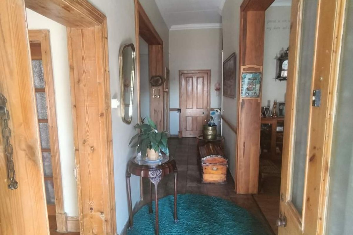 Prime property in a quiet neighborhood for sale in Frankfort. - Photo 2