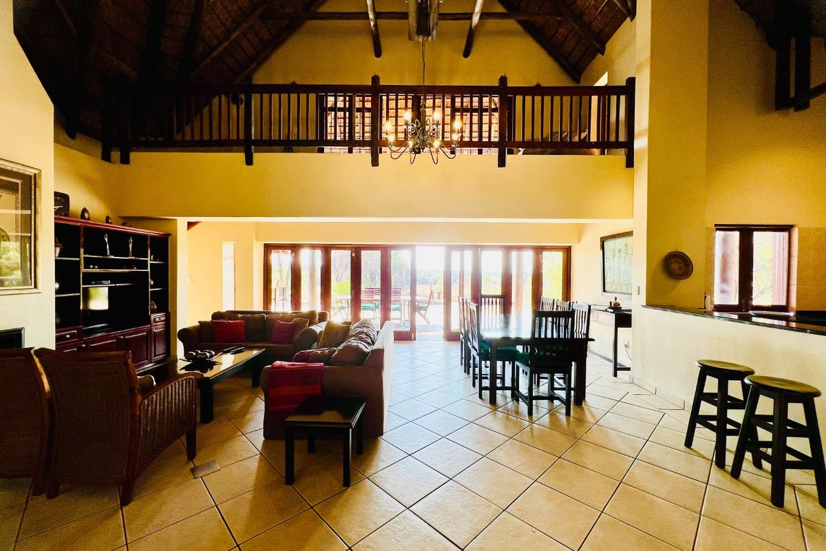 4 Bedroom House with stunning views! - Photo 4