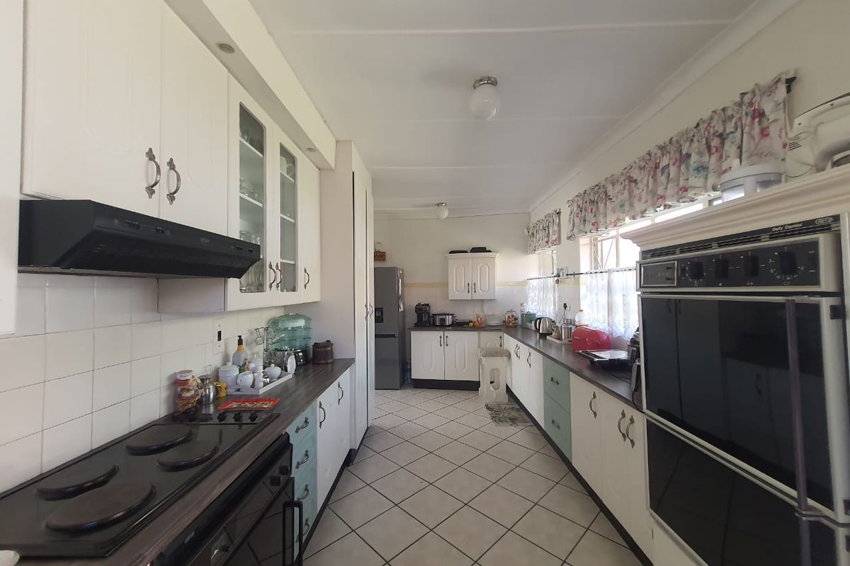 Price REDUCED With R400 000 To Only R1 410 000 (VAT Exclusive) - Photo 4