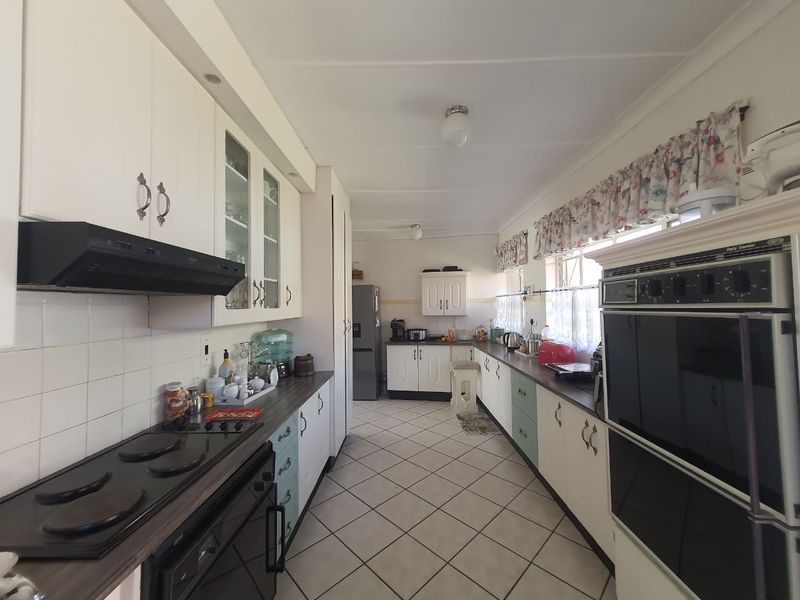 Price REDUCED With R400 000 To Only R1 410 000 (VAT Exclusive) - Photo 4