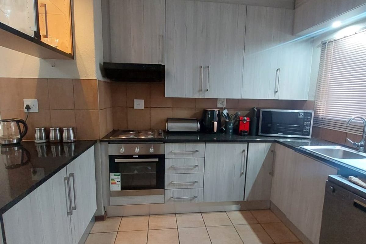 Ultra modern duplex unit on ground floor for sale in popular complex, Sasolburg. - Photo 2