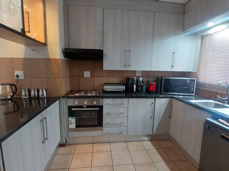 Ultra modern duplex unit on ground floor for sale in popular complex, Sasolburg. - Photo 2