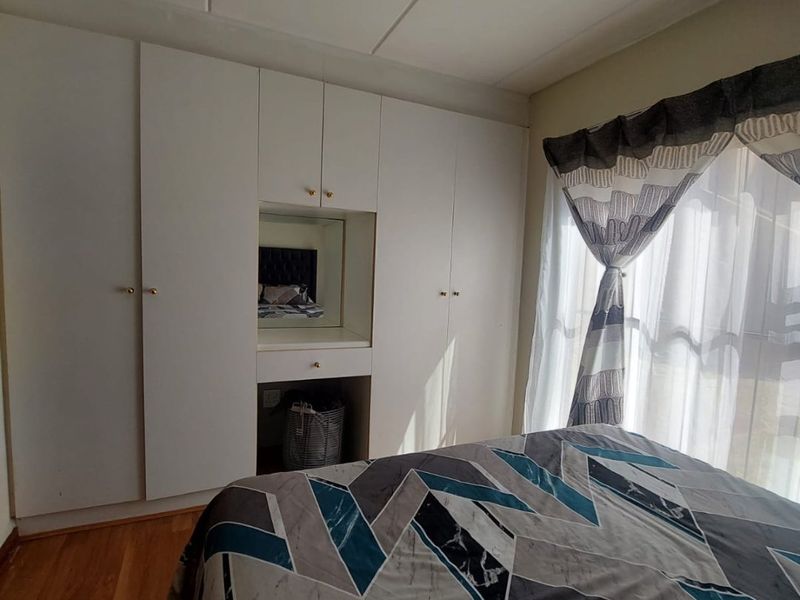 Ultra modern duplex unit on ground floor for sale in popular complex, Sasolburg. - Photo 9