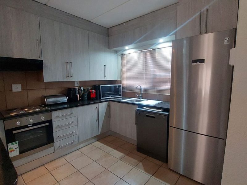Ultra modern duplex unit on ground floor for sale in popular complex, Sasolburg. - Photo 3