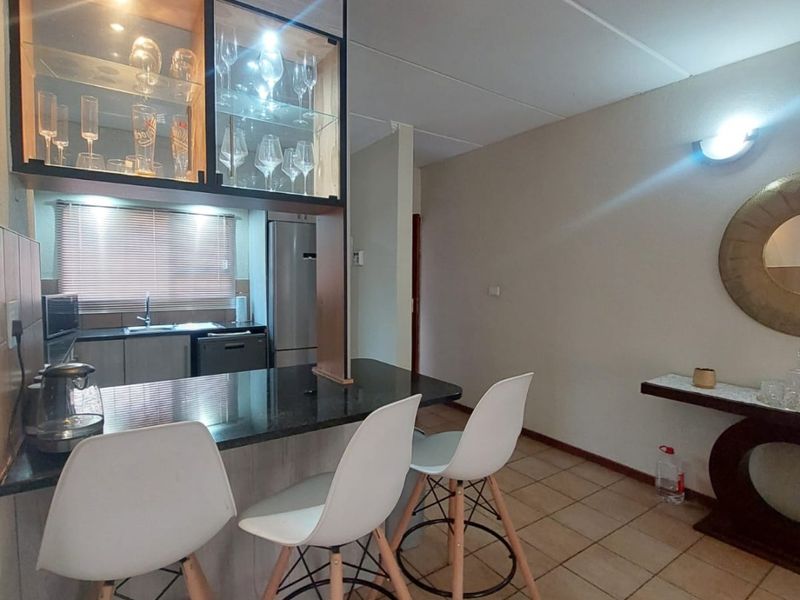 Ultra modern duplex unit on ground floor for sale in popular complex, Sasolburg. - Photo 4