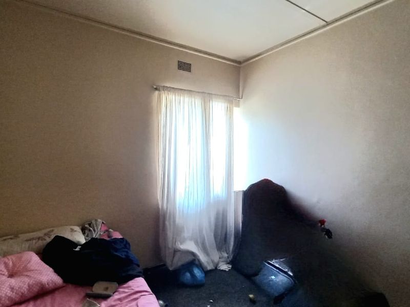 Bargain buy in Vanderbijlpark, CW area. - Photo 6