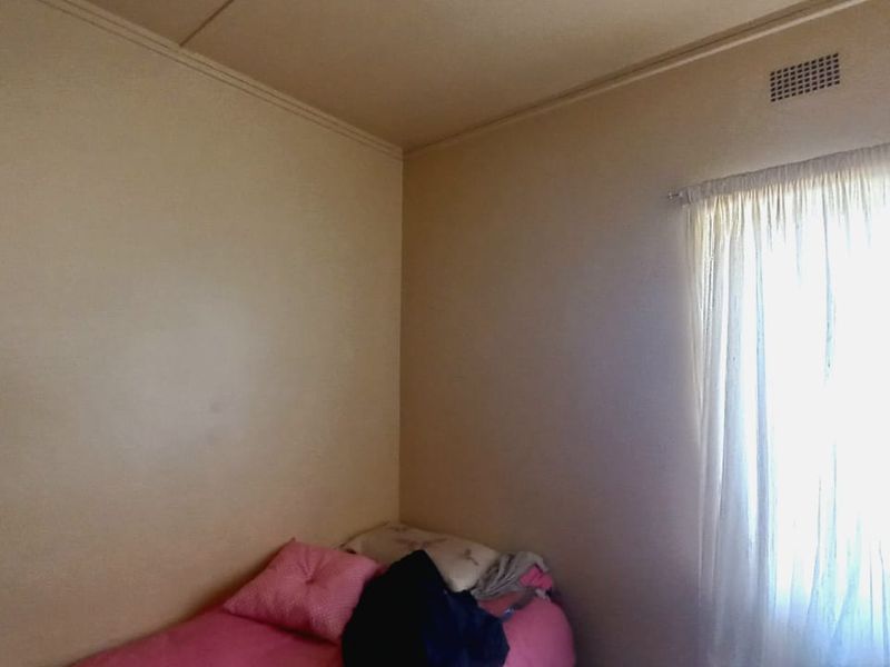 Bargain buy in Vanderbijlpark, CW area. - Photo 5