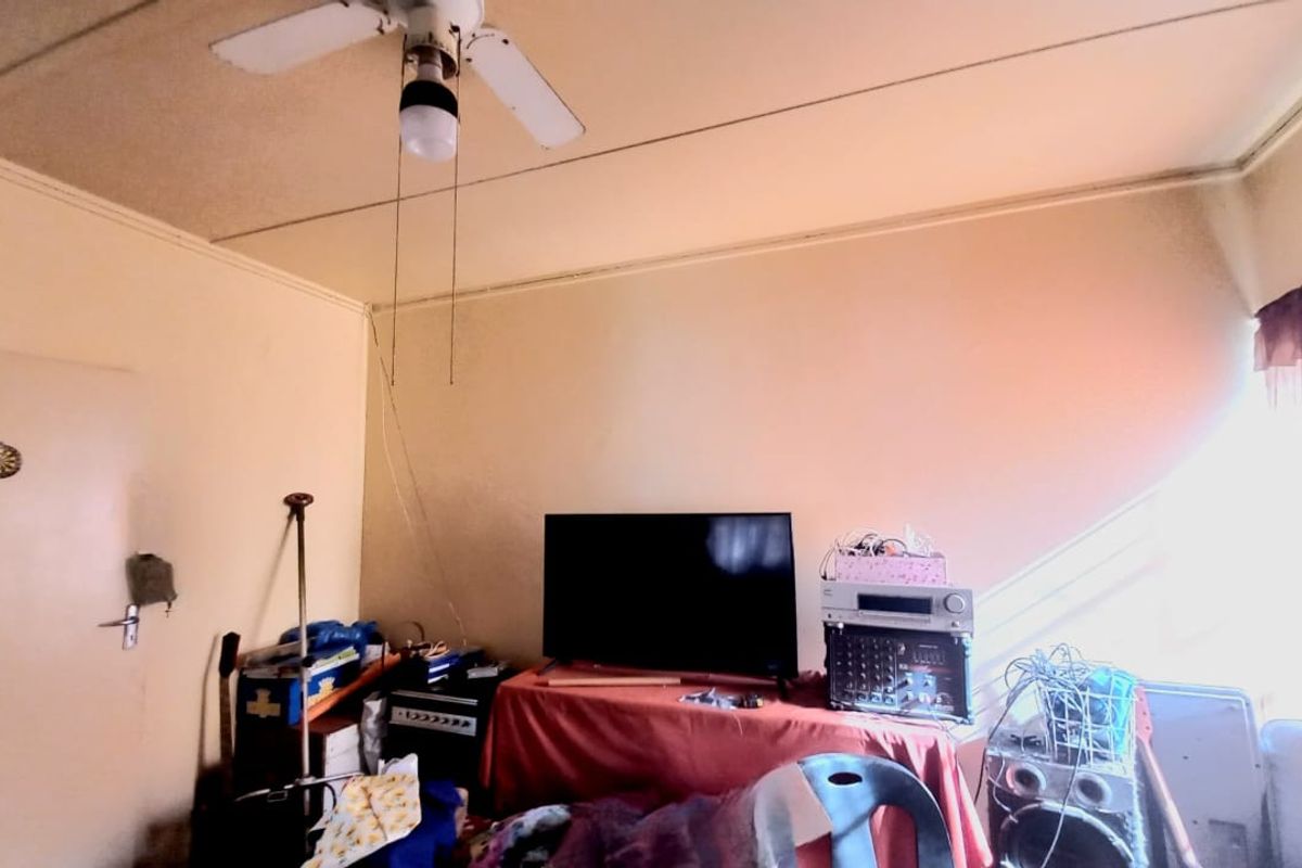 Bargain buy in Vanderbijlpark, CW area. - Photo 4