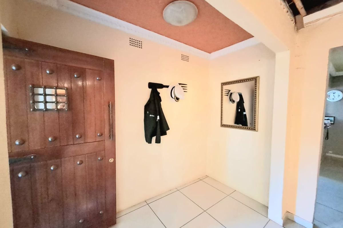 SPACIOUS AND BEAUTIFUL HOME FOR SALE IN THREE RIVERS EAST - Photo 2