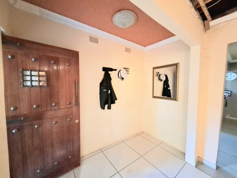 SPACIOUS AND BEAUTIFUL HOME FOR SALE IN THREE RIVERS EAST - Photo 2