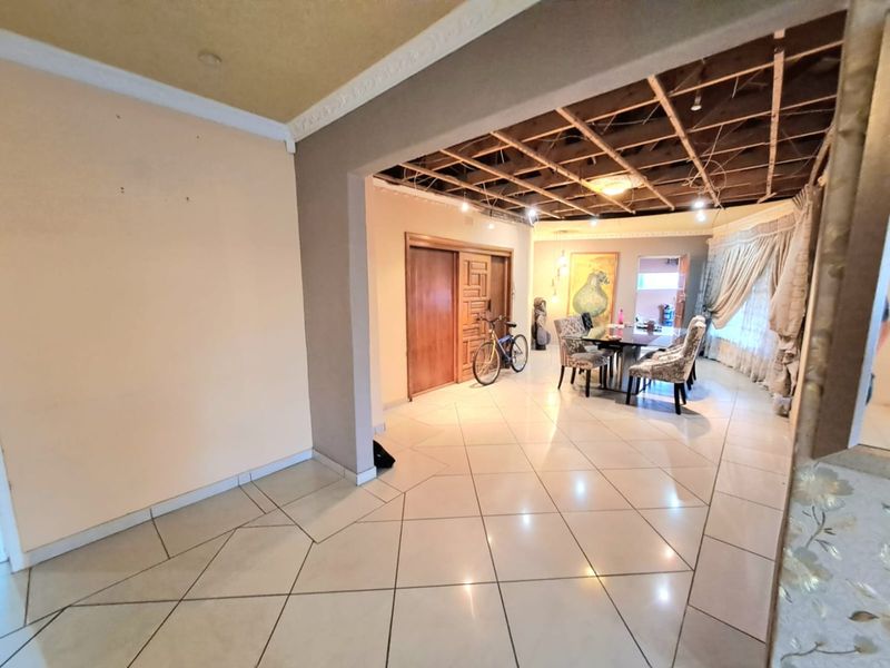 SPACIOUS AND BEAUTIFUL HOME FOR SALE IN THREE RIVERS EAST - Photo 9