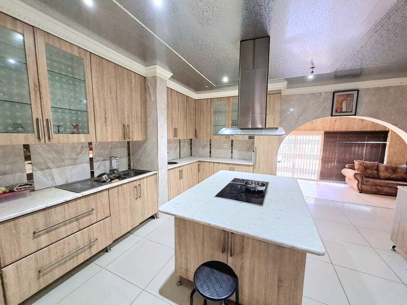 SPACIOUS AND BEAUTIFUL HOME FOR SALE IN THREE RIVERS EAST - Photo 3