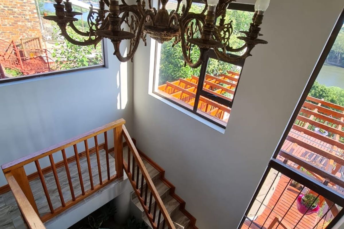 Magnificent 3 Story House for Sale in Vaaloewer - Photo 4