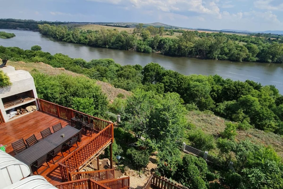 Magnificent 3 Story House for Sale in Vaaloewer - Photo 5