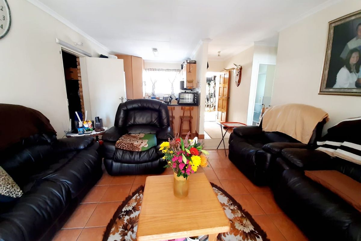 Facebrick townhouse for sale in Sasolburg in popular complex - Photo 2