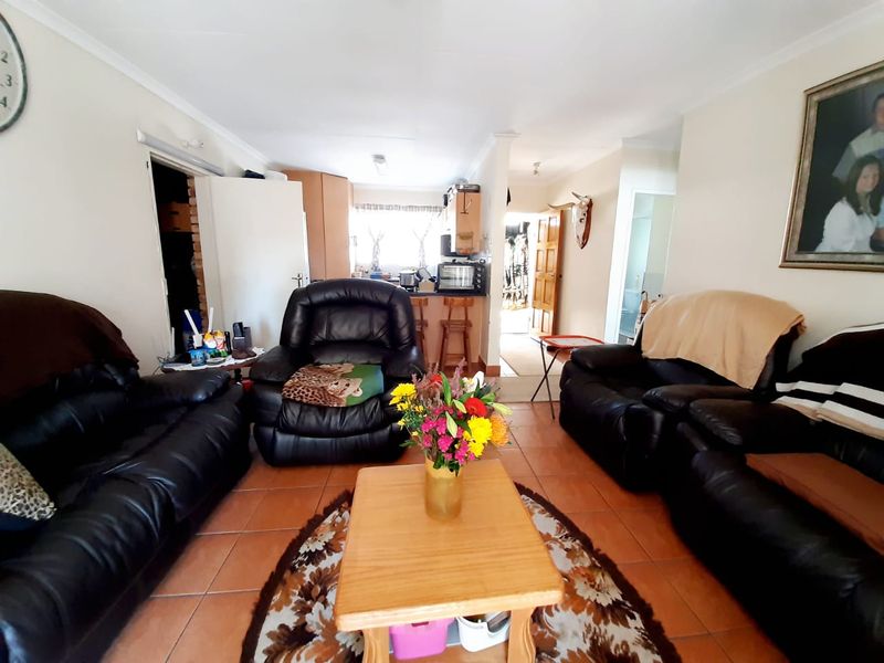 Facebrick townhouse for sale in Sasolburg in popular complex - Photo 2