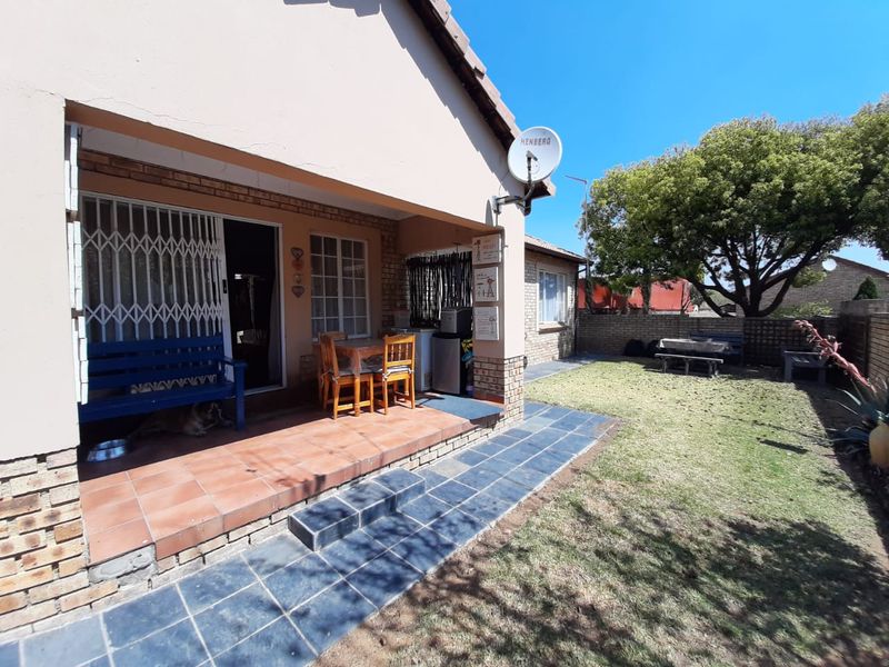 Facebrick townhouse for sale in Sasolburg in popular complex - Photo 10