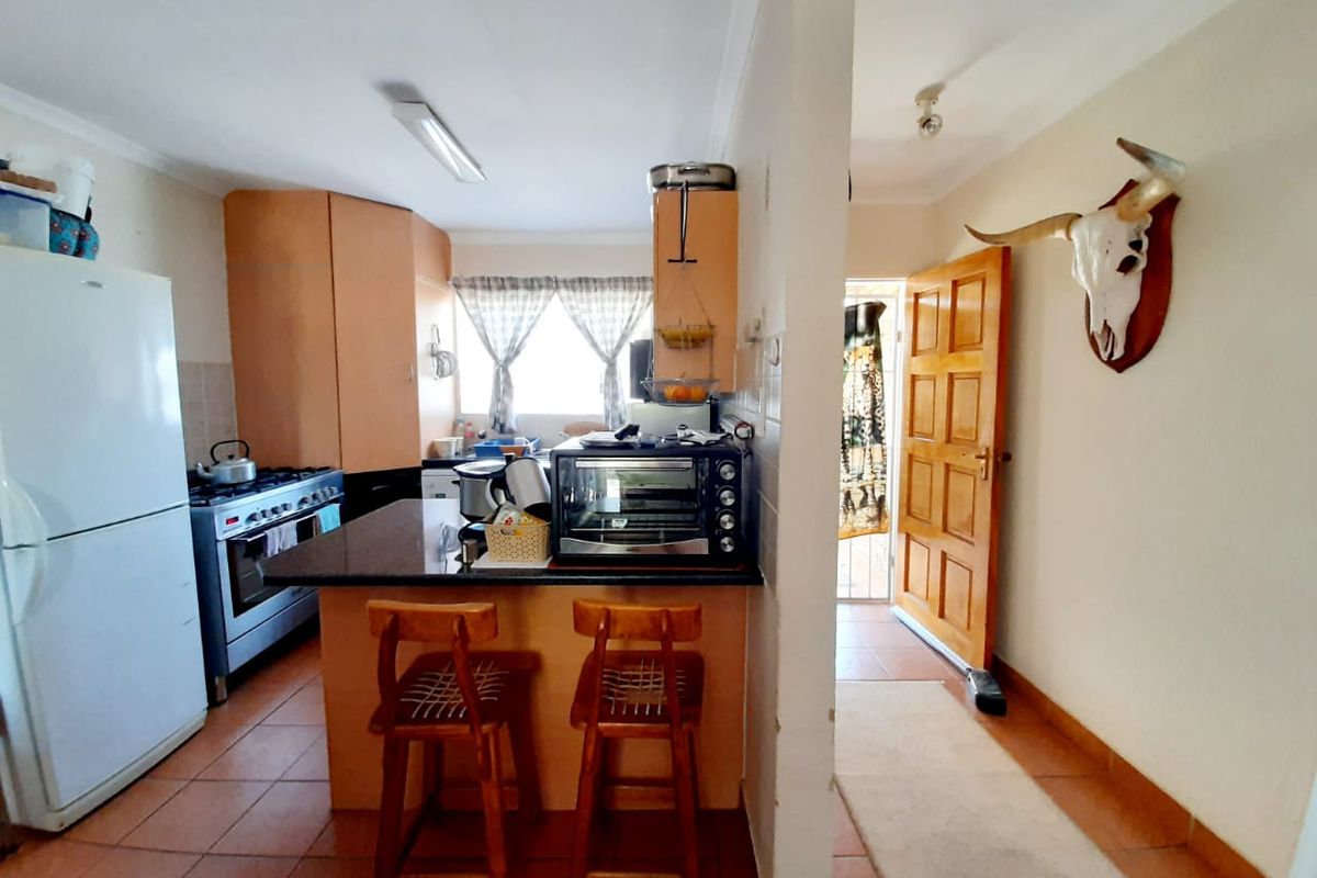 Facebrick townhouse for sale in Sasolburg in popular complex - Photo 4