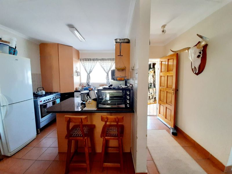 Facebrick townhouse for sale in Sasolburg in popular complex - Photo 4