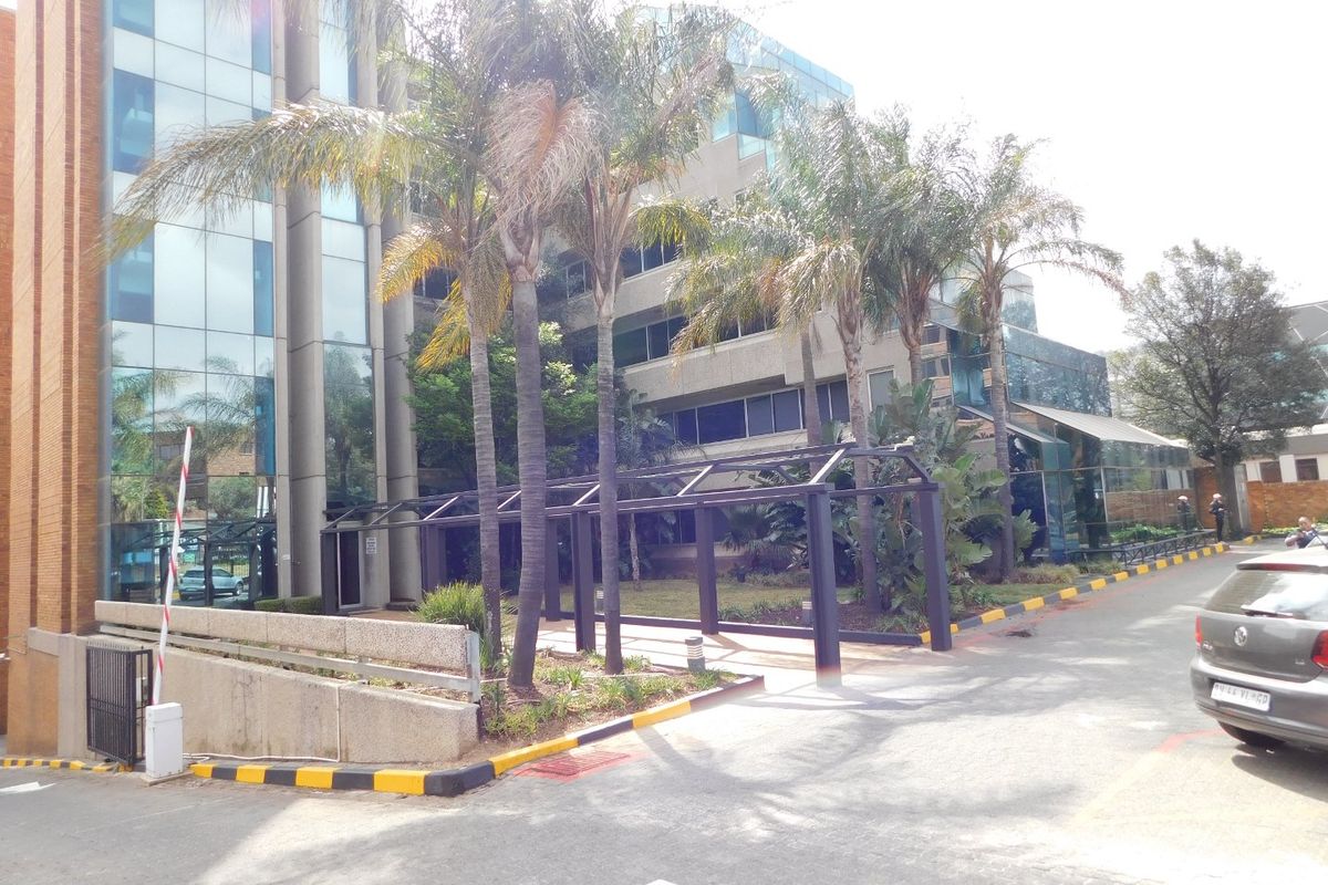 Entire Floor Available In An Iconic Landmark Building. - Photo 2