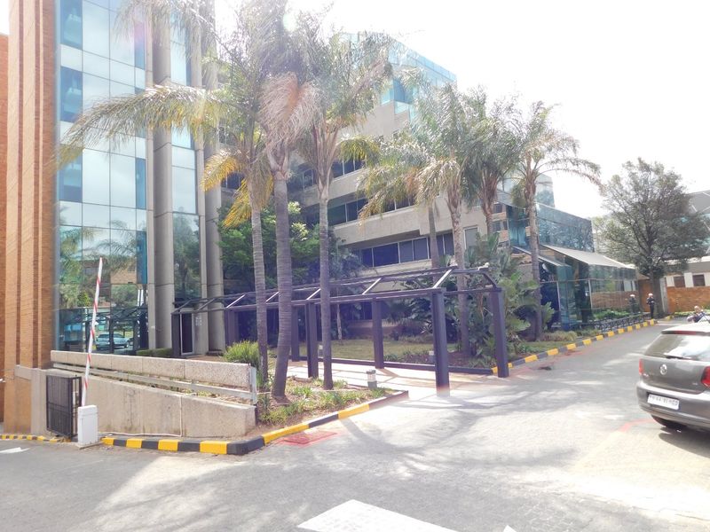 Entire Floor Available In An Iconic Landmark Building. - Photo 2