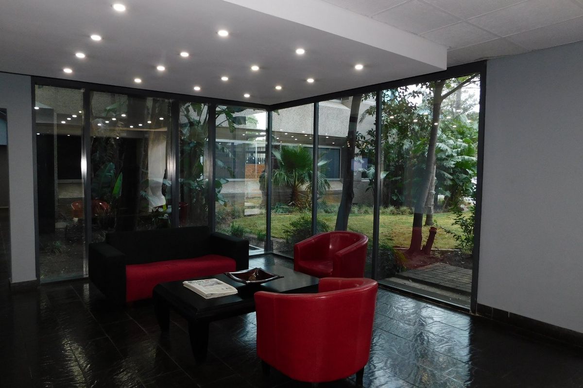 Entire Floor Available In An Iconic Landmark Building. - Photo 4