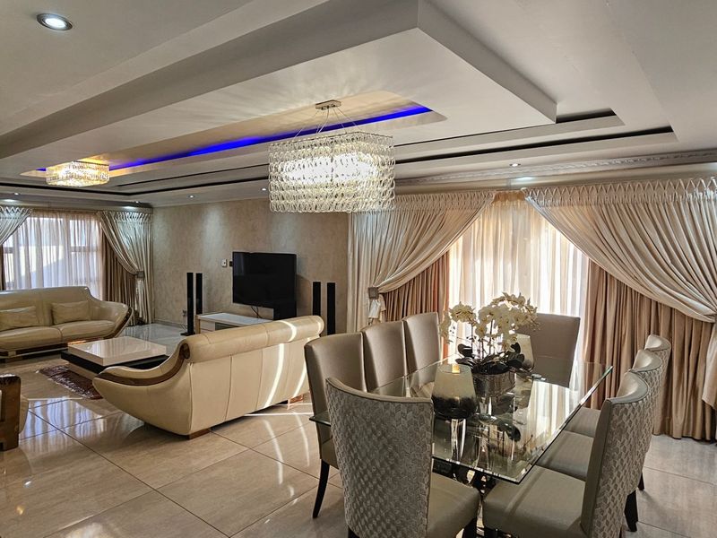 ULTRA-MODERN, 6 BEDROOM,  LUXURY HOME IN A PRESTIGIOUS SECURITY ESTATE – POLOKWANE - Photo 5