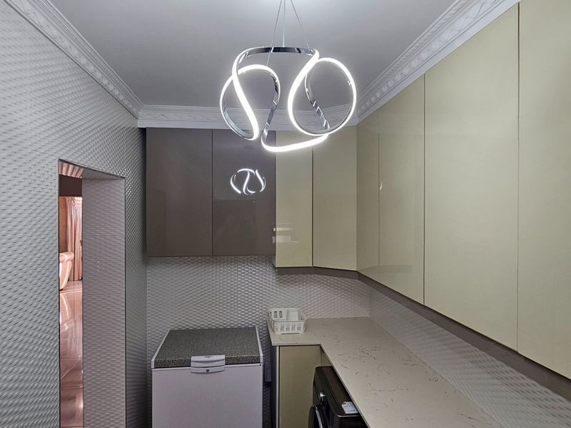 ULTRA-MODERN, 6 BEDROOM,  LUXURY HOME IN A PRESTIGIOUS SECURITY ESTATE – POLOKWANE - Photo 10