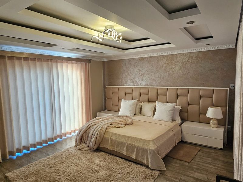 ULTRA-MODERN, 6 BEDROOM,  LUXURY HOME IN A PRESTIGIOUS SECURITY ESTATE – POLOKWANE - Photo 8