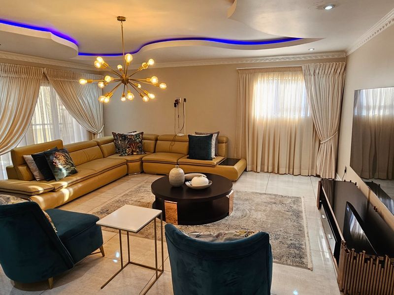 ULTRA-MODERN, 6 BEDROOM,  LUXURY HOME IN A PRESTIGIOUS SECURITY ESTATE – POLOKWANE - Photo 6