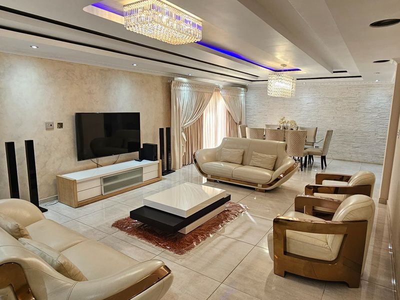 ULTRA-MODERN, 6 BEDROOM,  LUXURY HOME IN A PRESTIGIOUS SECURITY ESTATE – POLOKWANE - Photo 3