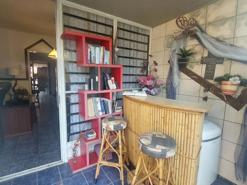 Lovely 3 bedroom townhouse for sale close to town Sasolburg - Photo 3