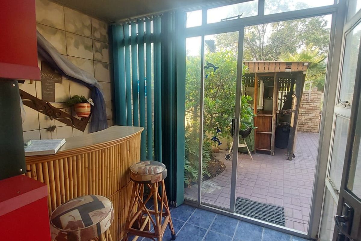 Lovely 3 bedroom townhouse for sale close to town Sasolburg - Photo 4