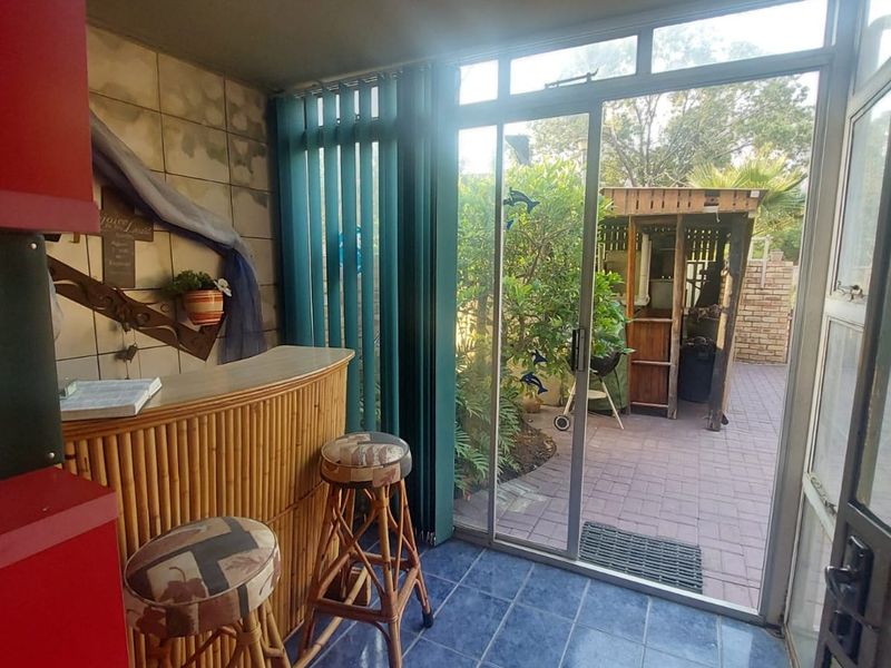 Lovely 3 bedroom townhouse for sale close to town Sasolburg - Photo 4