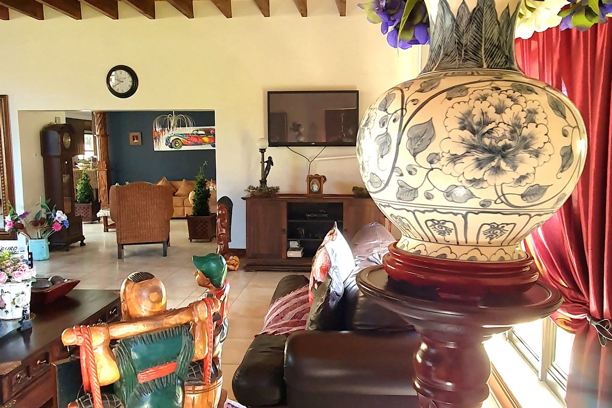 Live Large. Entertain Bigger. Own a Slice of Tuscan Luxury. - Photo 4